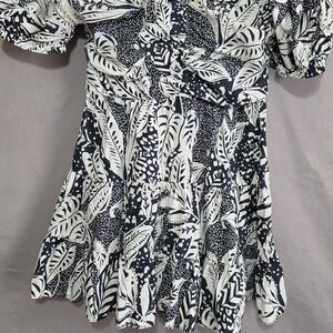Women’s Black & White Leaf Print Mini Dress